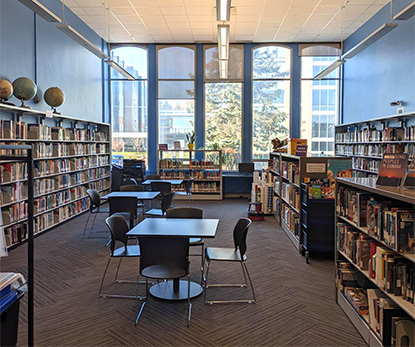 Seating and computer station in the ERC